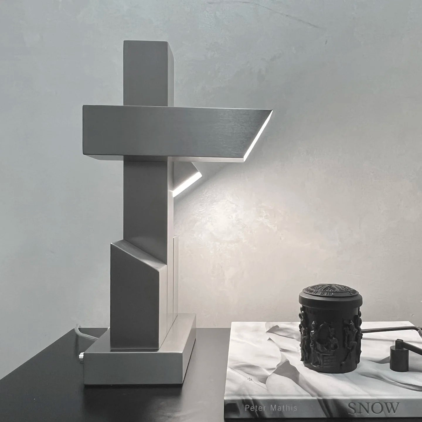Interstellar Robot Middle-Ancient Bauhaus Metal Atmosphere Table Lamp Decoration Model Room Living Room Study Creative