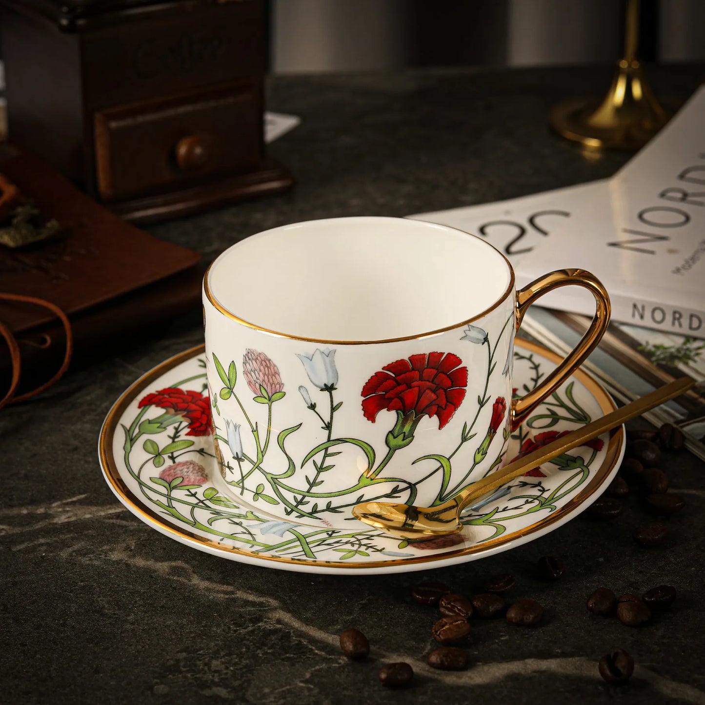 Russian Royal Porcelain Lomonosov Cartoon Rabbit Gold Plated Bone China Coffee Cup and Saucer Gift Box Gift Coffee Cup Set