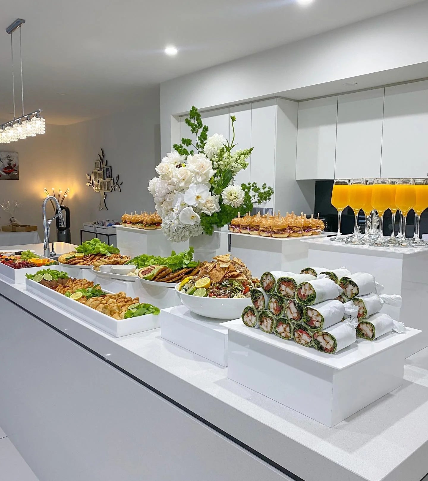 Luxury Fashion Column Buffet Pastry Display Stand Dessert Banquet Table Centerpiece Candy Bar Party Cake Fruit Drink Food Holder