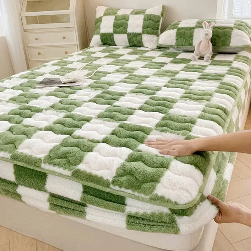 Milk Velvet Bed Sheet Cotton Mattress and Three Piece Set of Autumn and Winter New Coral Velvet Mattress Protective Cover