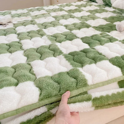 Milk Velvet Bed Sheet Cotton Mattress and Three Piece Set of Autumn and Winter New Coral Velvet Mattress Protective Cover