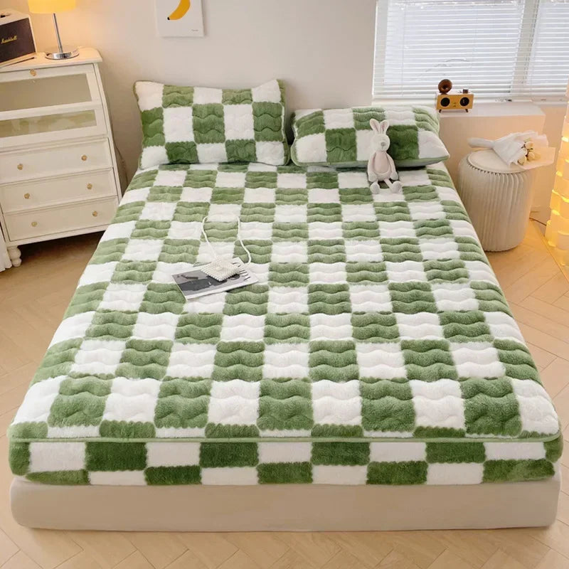 Milk Velvet Bed Sheet Cotton Mattress and Three Piece Set of Autumn and Winter New Coral Velvet Mattress Protective Cover