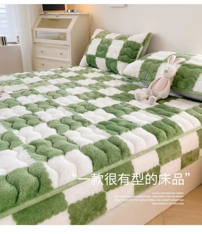 Milk Velvet Bed Sheet Cotton Mattress and Three Piece Set of Autumn and Winter New Coral Velvet Mattress Protective Cover